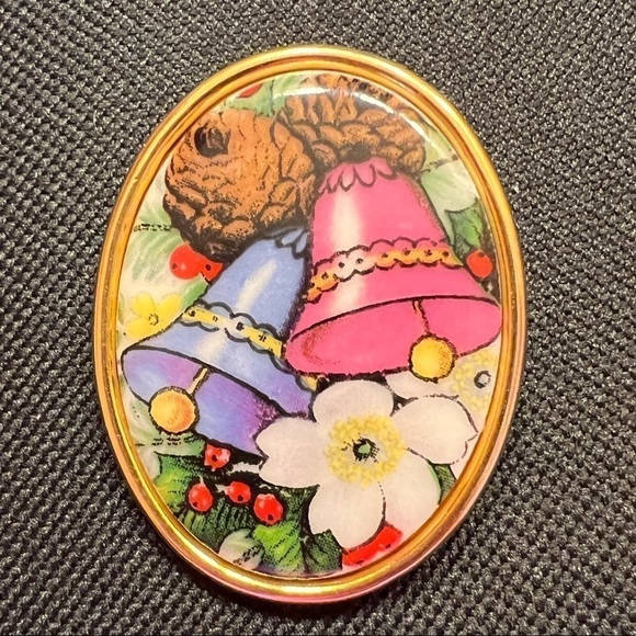 VINTAGE Holiday Flower and‎ Bells Porcelain Cameo - Picture 1 of 2